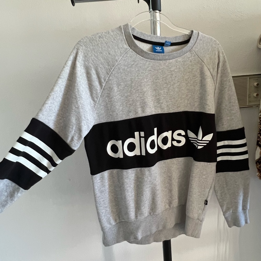 Vintage adidas crewneck, size medium